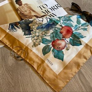 The perfect GUCCI silk scarf